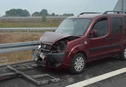 Refüje çarpan cipe, hafif ticari araç çarptı; akraba 2 sürücü yaralandı