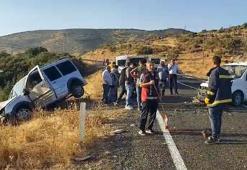 Elazığ'da hafif ticari araçlar kafa kafaya çarpıştı: 9 yaralı