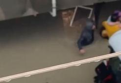 Arnavutköy'de evinde mahsur kalan kadını komşuları kurtardı