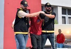 Babasını ve kendisini dövdüğünü iddia ettiği husumetlisini av tüfeğiyle öldürdü