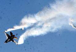 TEKNOFEST'te F-16 savaş uçağı ve helikopterle kol uçuşu gösterisi