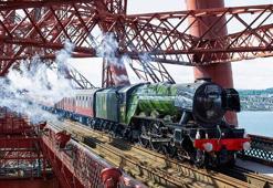 Tarihi Uçan İskoçyalı treni başka bir trenle çarpıştı