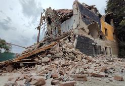 Malatya'da ağır hasarlı 2 katlı bina çöktü