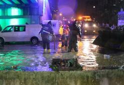 Samsun'da sağanak yağışta cadde ve sokaklar göle döndü