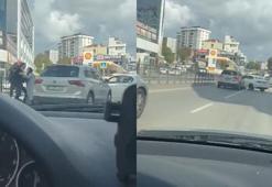 Pendik'te trafikte tartıştığı sürücünün aracının önünü kesti
