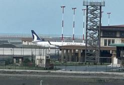 Rize'de kuş sürüsüne çarpan uçak arıza yapınca aprona çekildi