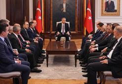 Süleyman Soylu'dan Bakan Yerlikaya'ya 'geçmiş olsun' ziyareti