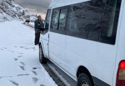 Van- Bahçesaray yolunda kar kalınlığı 10 santimetreye ulaştı