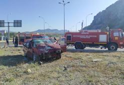 Hafif ticari araçla otomobil çarpıştı: 6 yaralı