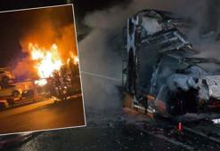 Tuzla'da, TIR dorsesinde garaja götürülen 6 adet elektrikli otomobil alev aldı