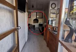 Duvarı delerek girdikleri kuyumcudan 3 kilo altın çaldılar