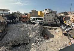 Vakıflar Sarayı yıkıldı, enkazı kaldı