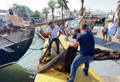 Bodrum'un son süngercisi 'Aksona Mehmet', deniz dibinden hayalet ağ topladı