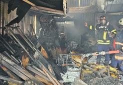 Mersin'de mobilya döşeme imalathanesinde yangın