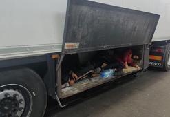 TIR dorsesinin yemek dolabına gizlenmiş 4 kaçak göçmen yakalandı