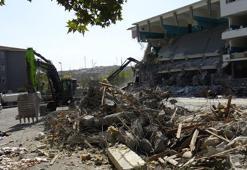Avcılar’da depreme dayanıksız okul yıkıldı