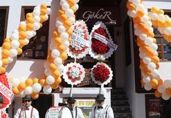 Eski vekilin açtığı kafenin gelirleri öğrencilere burs olacak