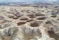 Sivas'ta oluşan obruk ve dolinler tarım arazisi oldu