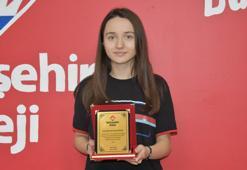 İklim değişikliği projesiyle, dünyada gelecek vaat eden 100 öğrenci arasına girdi