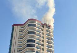 Mersin'de 18 katlı binanın son katında saunadan çıkan yangın söndürüldü