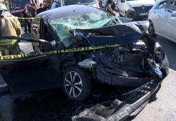 Sultangazide otomobiller kafa kafaya çarpıştı; 2'si çocuk 6 yaralı