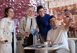 Oyuncu Atakan Çelik, AKM’de hayranlarıyla buluştu