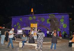 Diyarbakır'daki 'Sur Kültür Yolu Festivali’nde Ulucami'nin ön cephesinde mapping gösterisi
