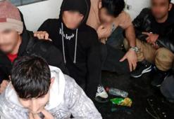 Kargo şirketine ait görünümlü kamyonda 58 kaçak göçmen yakalandı