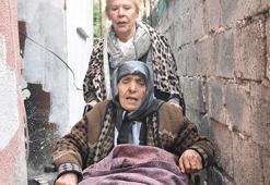 Tekerlekli sandalyeye mahkum 88 yaşındaki kadının evine girmesine 'duvar' engeli