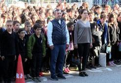 Filistin'de ölenler için okullarda saygı duruşu