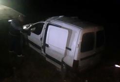 Şarampole devrilen hafif ticari aracın sürücüsü kazayı gülerek anlattı