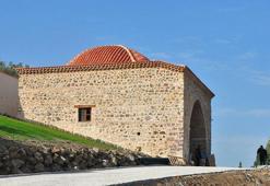 Manisa'nın fethinin sembolü olan mescit, 710 yıl sonra ayağa kaldırıldı