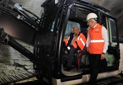 Bakan Uraloğlu, Erzincan Sünebeli Tüneli'nin ışık görme törenine katıldı