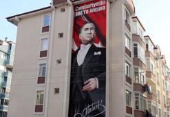 100'üncü yılı anısına, apartman duvarına 15 metrelik Atatürk portresi yaptırdılar