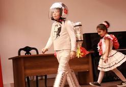 İlkokul öğrencilerinden 100'üncü yıla özel 'geri dönüşüm' defilesi