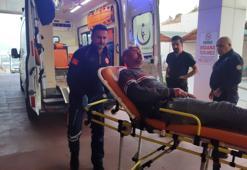 Kendisine bıçakla saldıran husumetlisine otomobil jantıyla vurdu; 2 yaralı