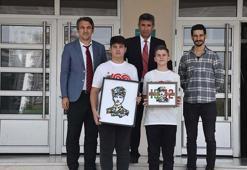 Eski elektrik ve elektronik malzemeler Atatürk portresi oldu