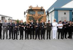 Mersin'de 13 adet 8x8 konteyner taşıyıcı 'Derman' teslimatı