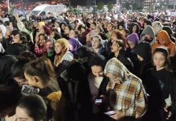 Sivas'ta, KYK yurdunda bir kız öğrencinin asansörde mahsur kalmasına binlerce kişilik protesto