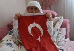 103 yaşındaki Zeynep Gülbil'in bayrak sevgisi