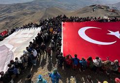 Öğrencilerden Palandöken'e Cumhuriyet tırmanışı