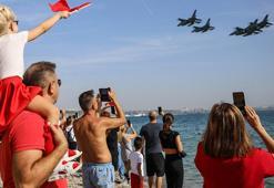 Antalya'da F-16'lardan 100'üncü yıl gösterisi