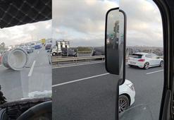 TEM Otoyolunda beton boru taşıyan TIR kaza yaptı facia ucuz atlatıldı