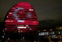Madrid, Cumhuriyetin 100’üncü yılında kırmıza beyaza büründü