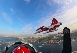 Türk Yıldızları'nın kokpitinden 100. yıl gösterisi