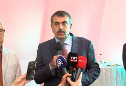 Bakan Yusuf Tekin eğitim sisteminin 100 yıllık hikayesini anlatan gezici TIR'ı ziyaret etti