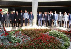 Demirel, 99'uncu doğum gününde anıt mezarı başında anıldı