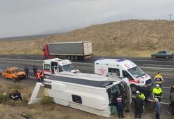 Kayseri'de yolcu midibüsü devrildi: 14 yaralı