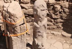 Karahantepe'deki insan heykeline 'kutulu koruma'