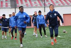 Hakkari'nin kadın futbol takımı yeni kadrosuyla yeşil sahalarda